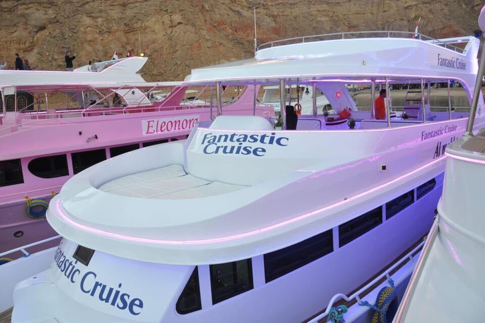 Red Sea Dinner Cruise with Entertainment Shows
